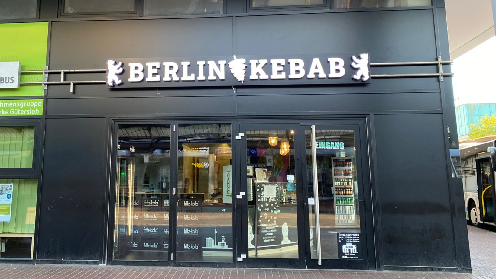 Kasten mit 3D Buchstaben - Lichtwerbung bei Berlin Kebab in Gütersloh.